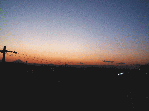 東京郊外の夕焼けと富士山
